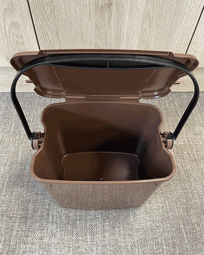 bioseau plein à compost de 7 litres